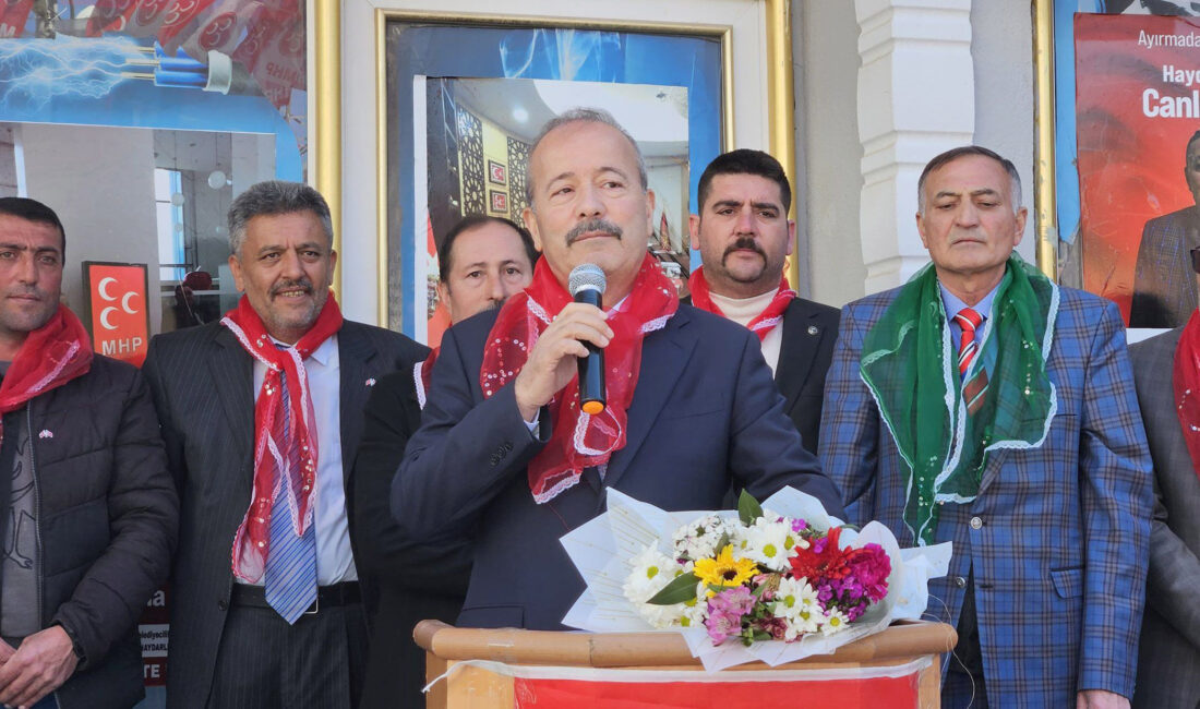 Dinar ilçesine bağlı Haydarlı ve Tatarlı beldelerinde ziyaretlerde bulunan MHP