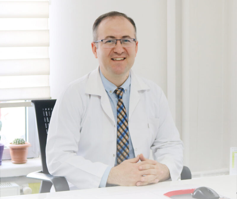 Özel Fuar Hastanesi’nin Fizik Tedavi ve Rehabilitasyon Uzmanı Doç. Dr.