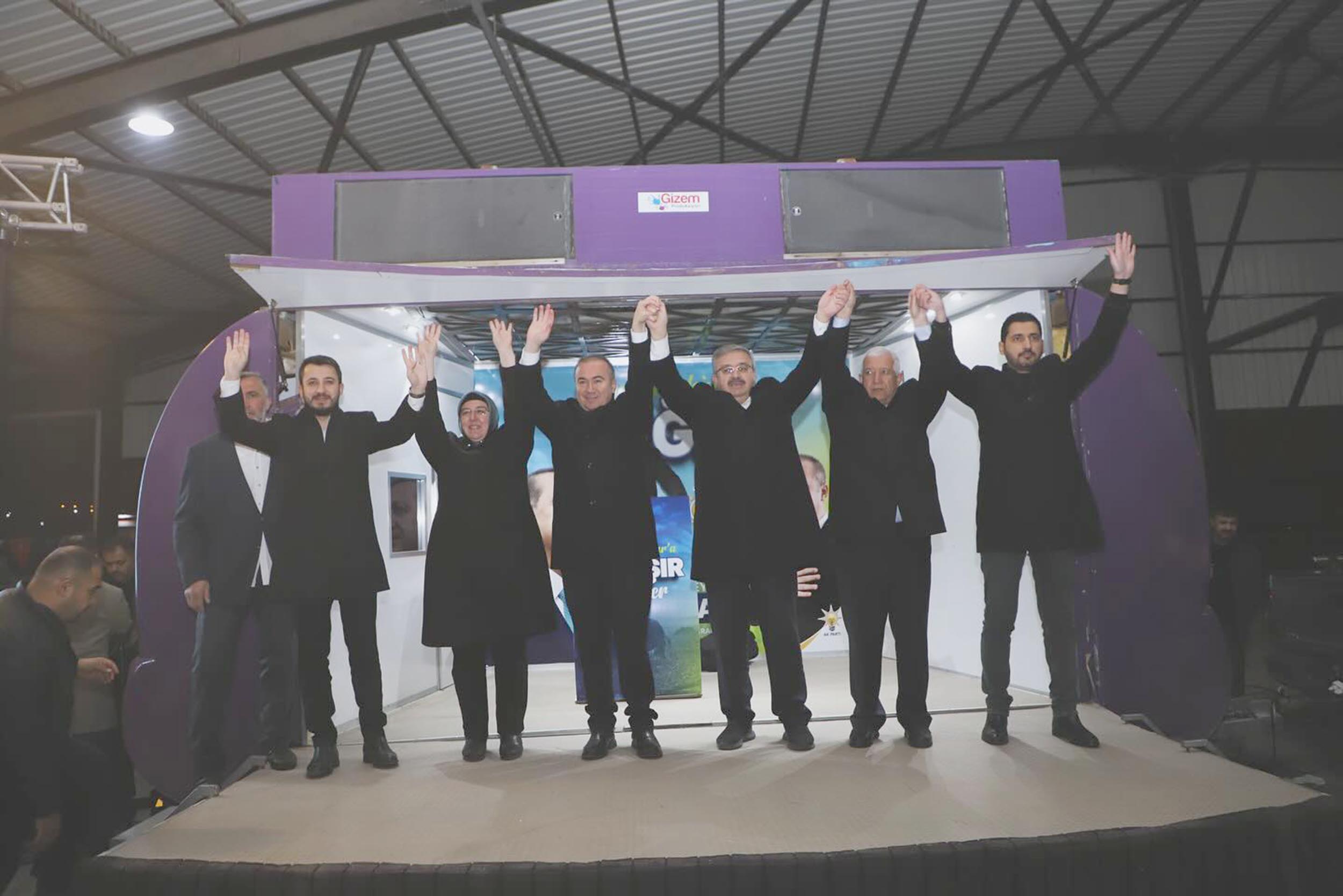 Fatih ve Eşrefpaşa Mahalle sakinleri ile iftar programında bir araya