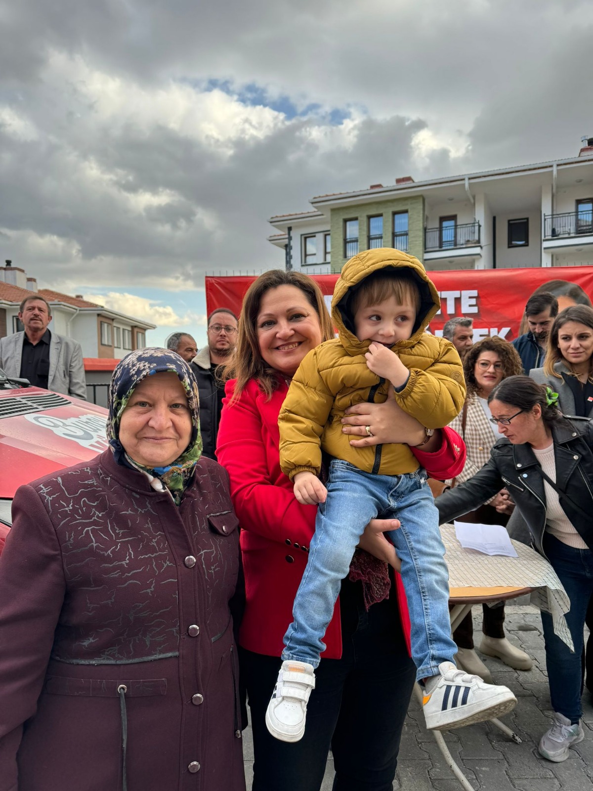 CHP Afyonkarahisar Belediye Başkan Adayı Av. Burcu Köksal, iktidar partili