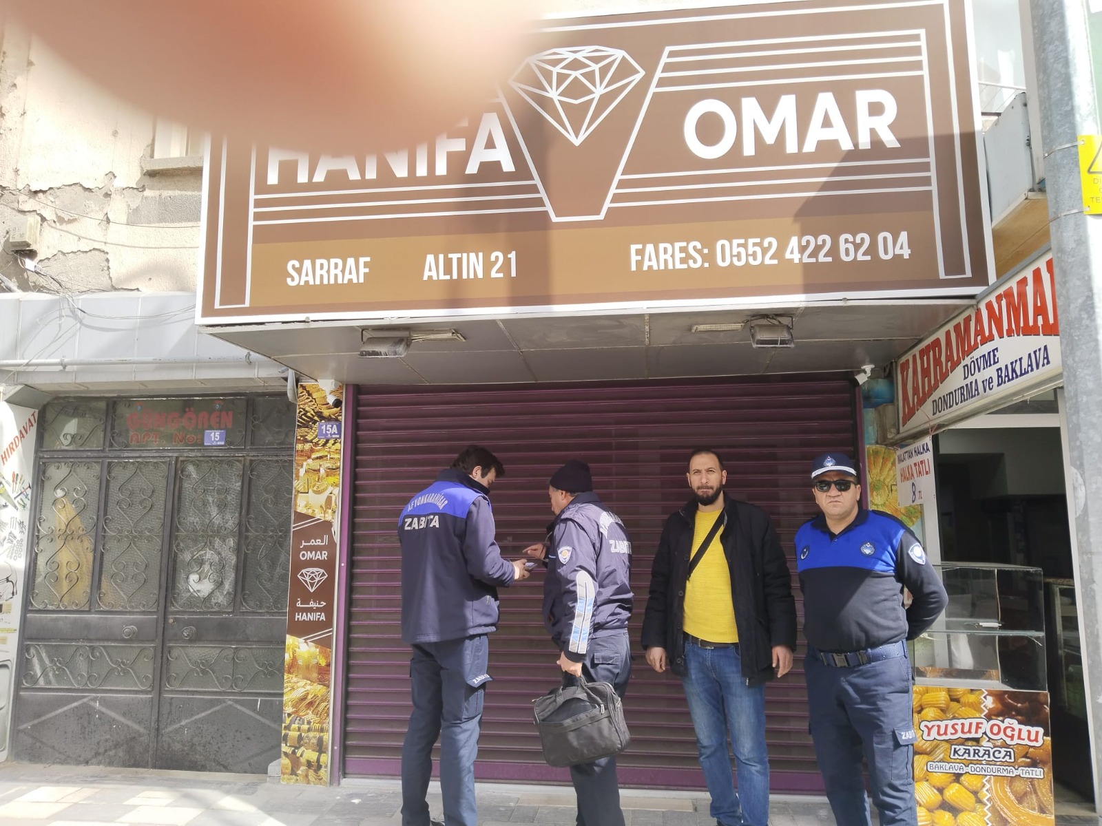 Afyonkarahisar kamuoyunca gündeme gelen ‘Hanıfa Omar’ adlı kuyumcu dükkanının kaçak