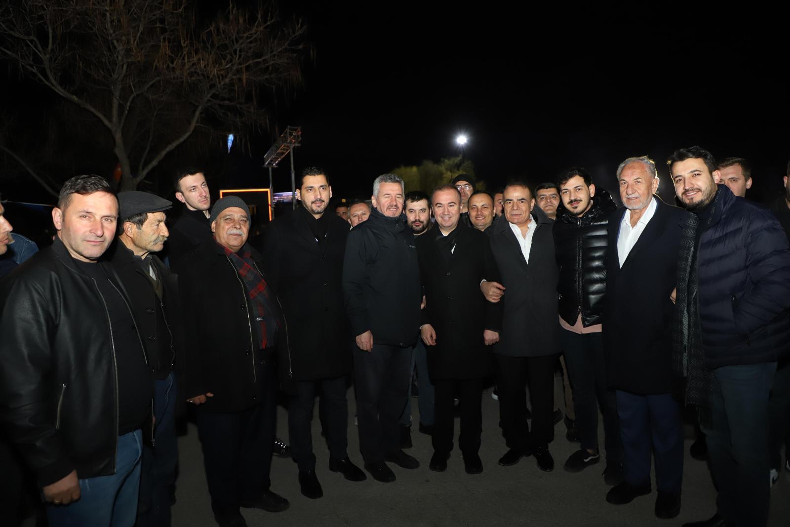 Afyonkarahisar Belediyesi personeli ile Fuar Alanı’nda düzenlenen iftar programında bir