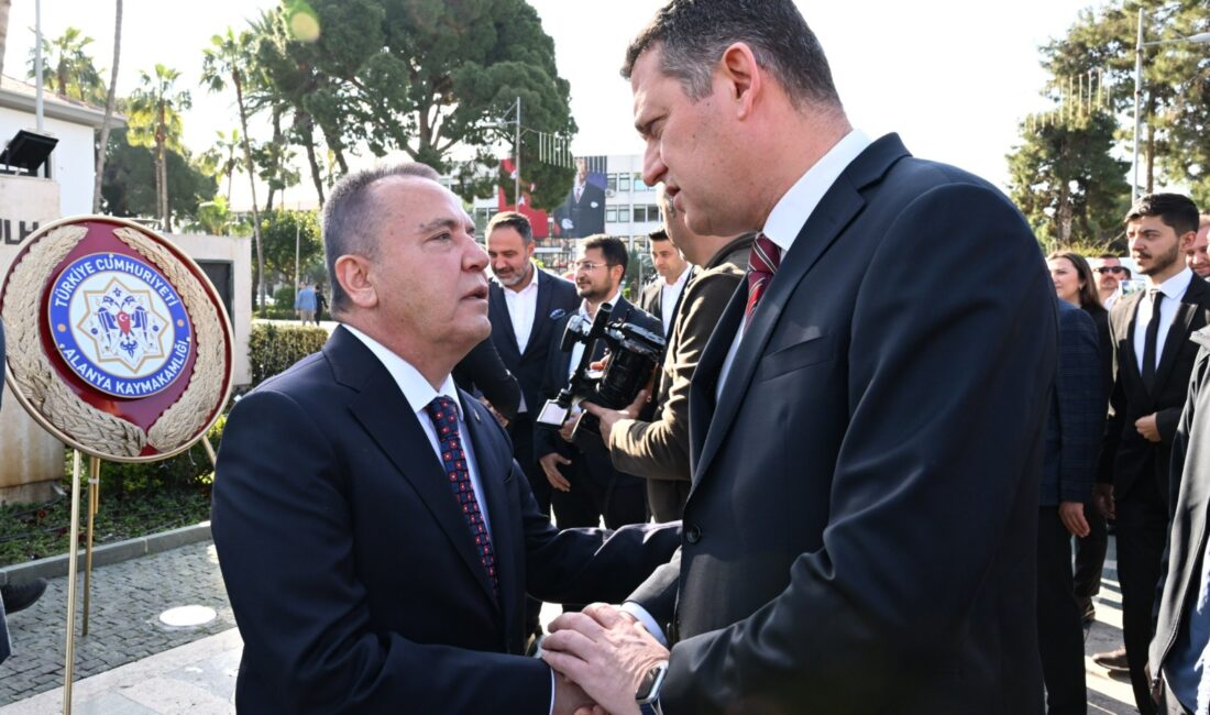 Muhittin Böcek Alanya’da çelenk sunma törenine katıldı Antalya Büyükşehir Belediye