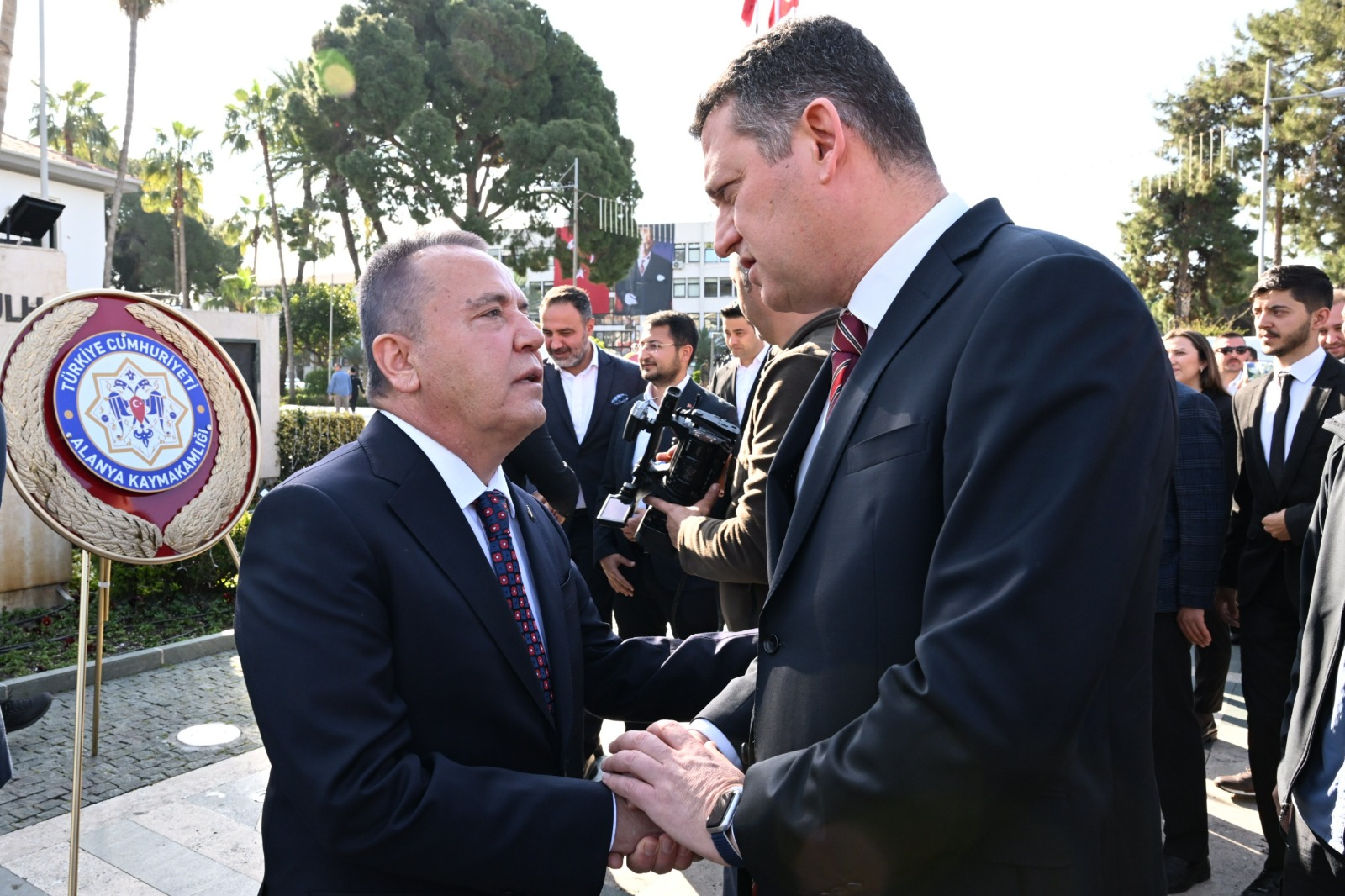Muhittin Böcek Alanya’da çelenk sunma törenine katıldı Antalya Büyükşehir Belediye