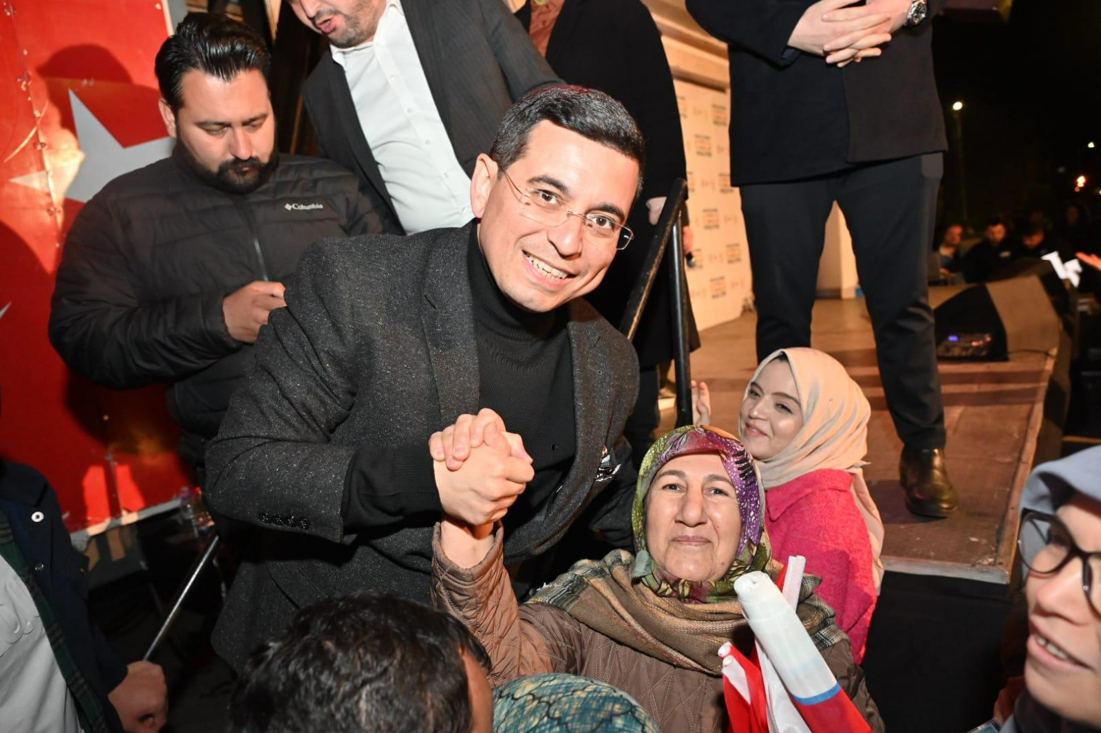 Kepez’deki Yeşilyurt Mahalle Buluşması’nda konuşan Cumhur İttifakı’nın Antalya Büyükşehir Belediye