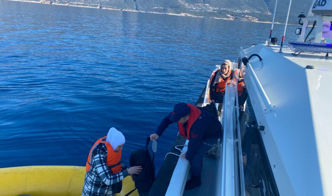Antalya Sahil Güvenlik ekipleri, Kaş ilçesinden lastik bot ile c’ın