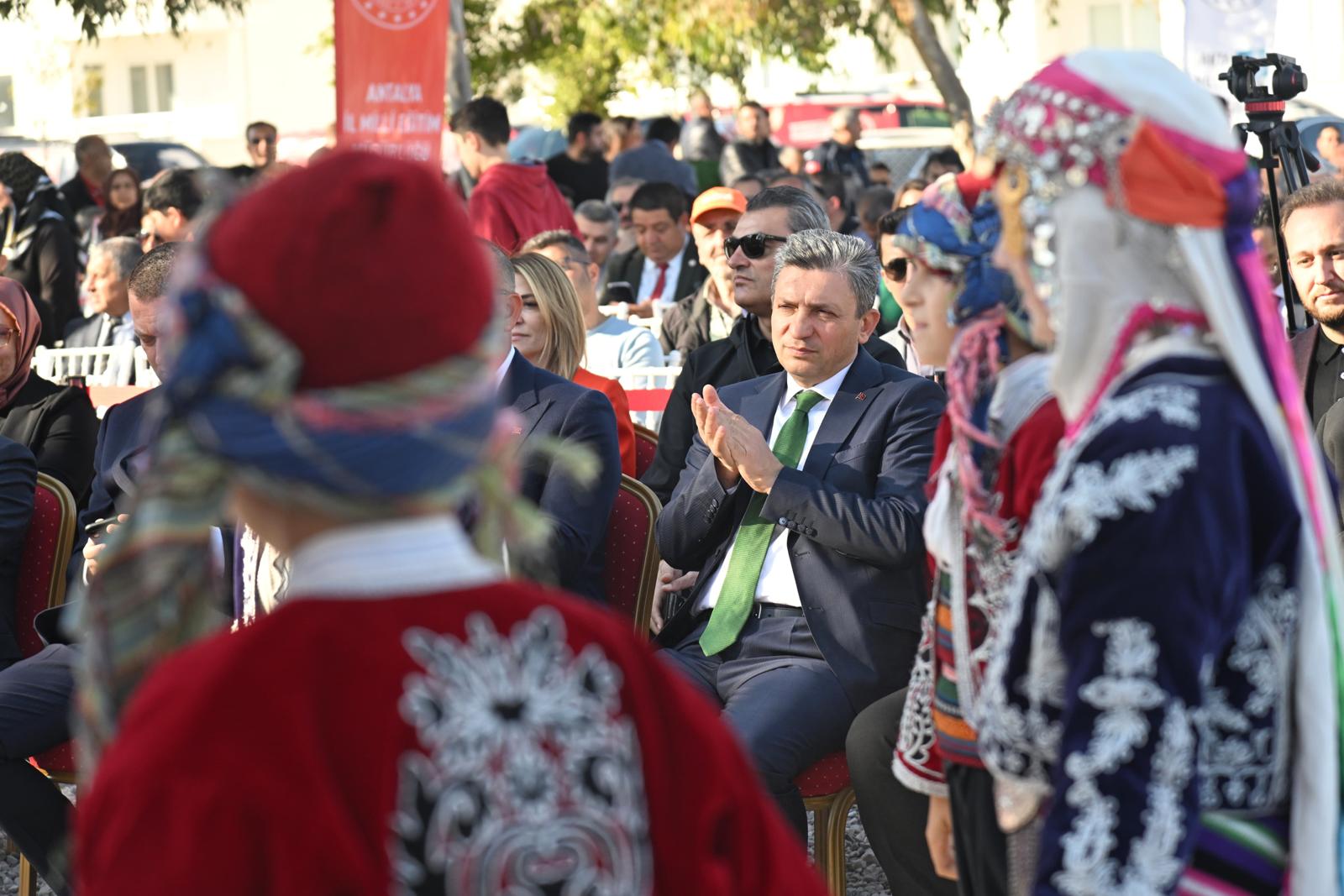 Alanya’da ikili eğitim sistemini sona erdirecek iki okuldan biri açılırken