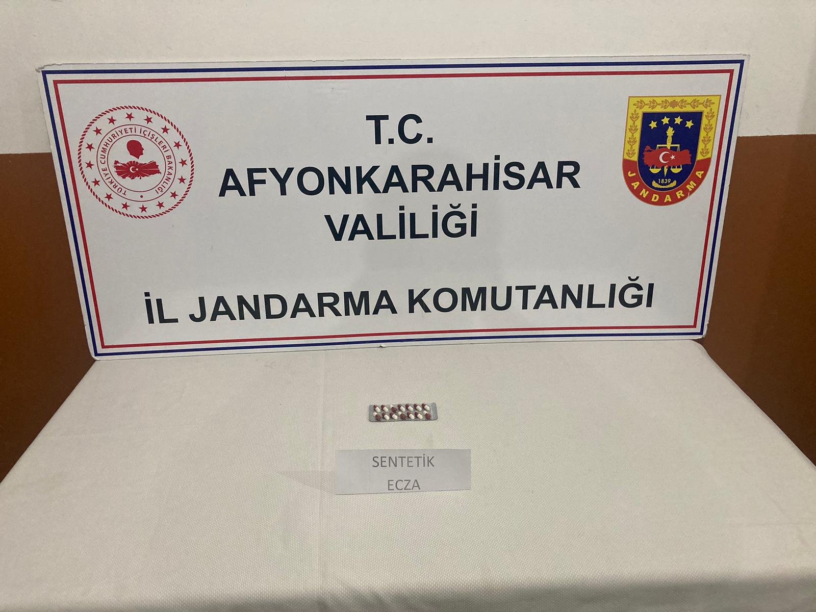 Afyonkarahisar’da Jandarma ekipleri yaptıkları çalışma ile şüpheli bir araç ve