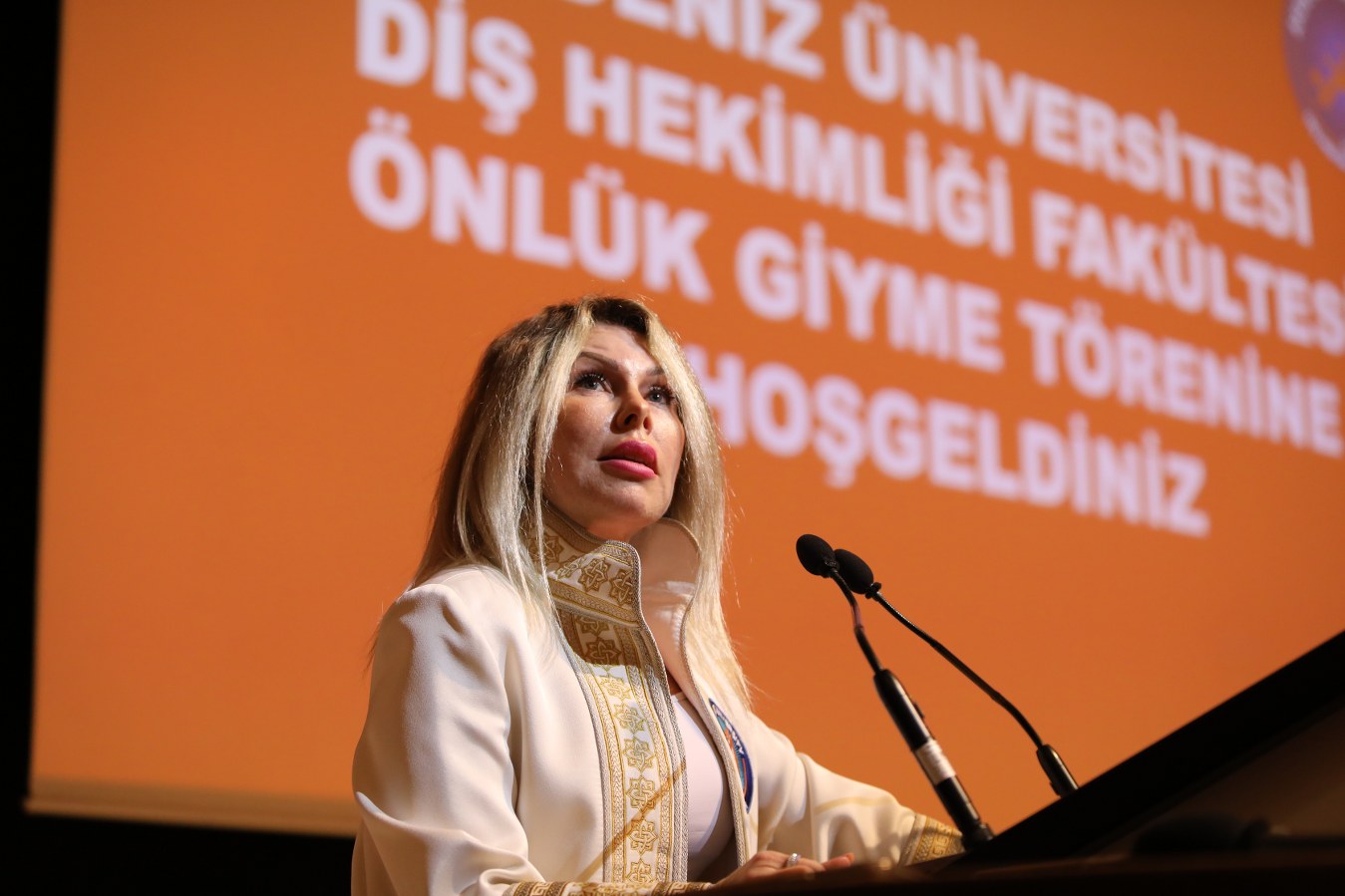Akdeniz Üniversitesi Diş Hekimliği Fakültesi’nden 110 öğrenci beyaz önlüklerini törenle