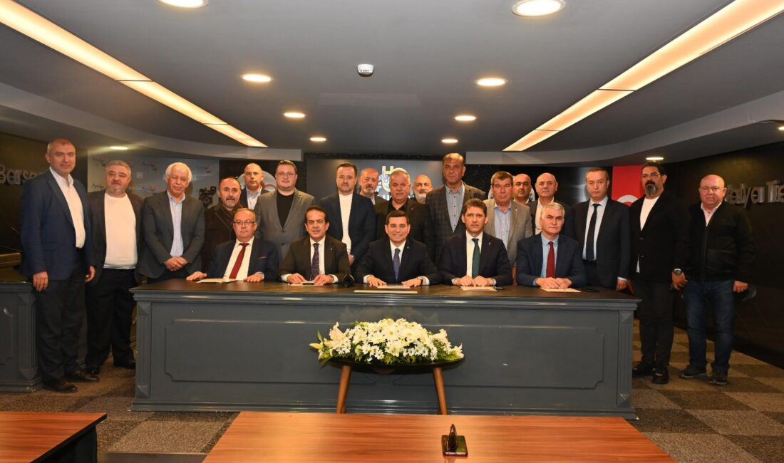 Antalya Ticaret Borsası’nın (ATB) Kent Buluşmaları’nda konuşan Cumhur İttifakı’nın Antalya