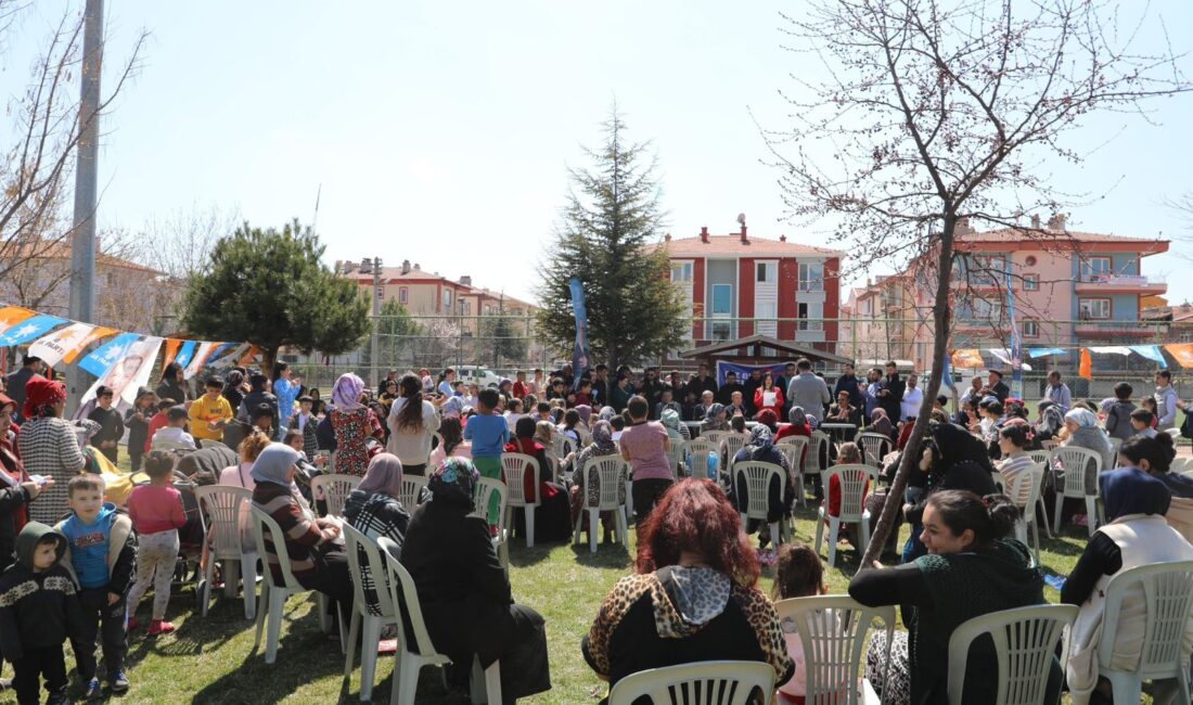   Romanlar Eşitlik Yardımlaşma Derneği’ni ziyaret eden AK Parti Afyonkarahisar