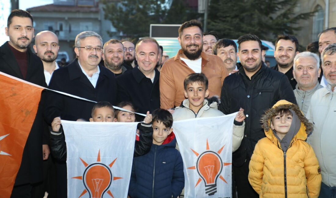 Erenler Mahallesi’nde, mahalle sakinleri ile iftarda bir araya gelen AK