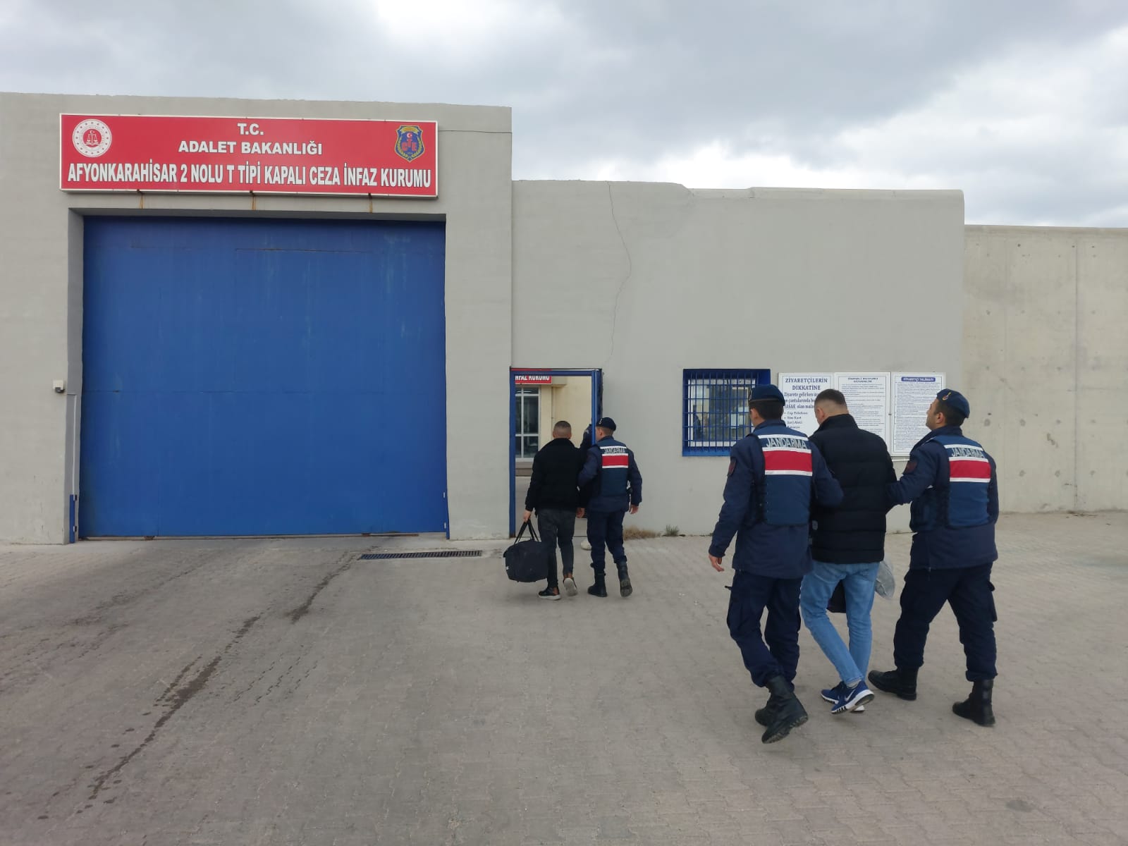 Afyonkarahisar’da il Jandarma ekipleri yaptıkları çalışmalarla kasten yaralama suçundan kesinleşmiş
