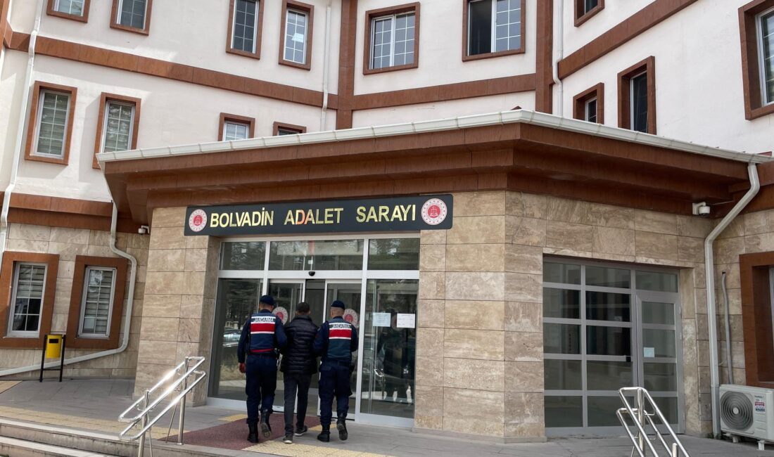 Afyonkarahisar’da jandarma ekipleri 5 yıl hapis cezası nedeniyle aranan şahsı