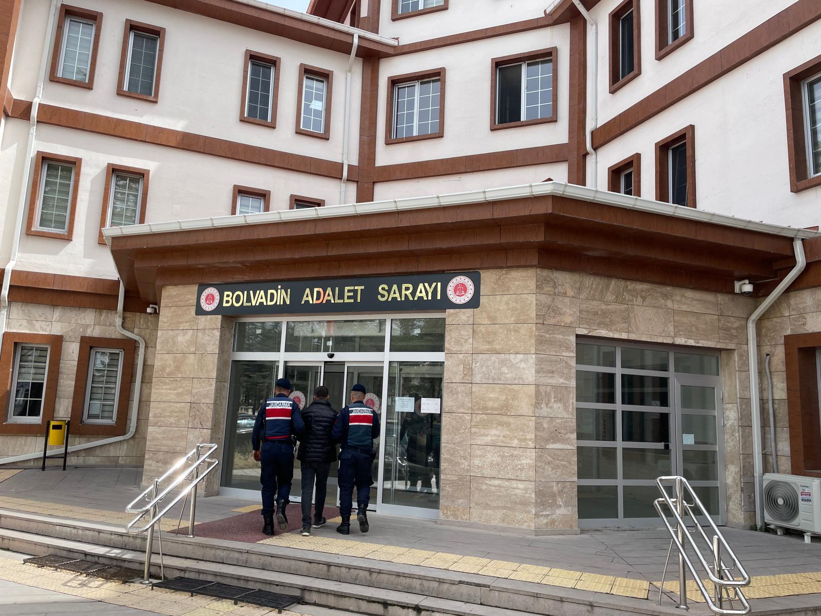Afyonkarahisar’da jandarma ekipleri 5 yıl hapis cezası nedeniyle aranan şahsı