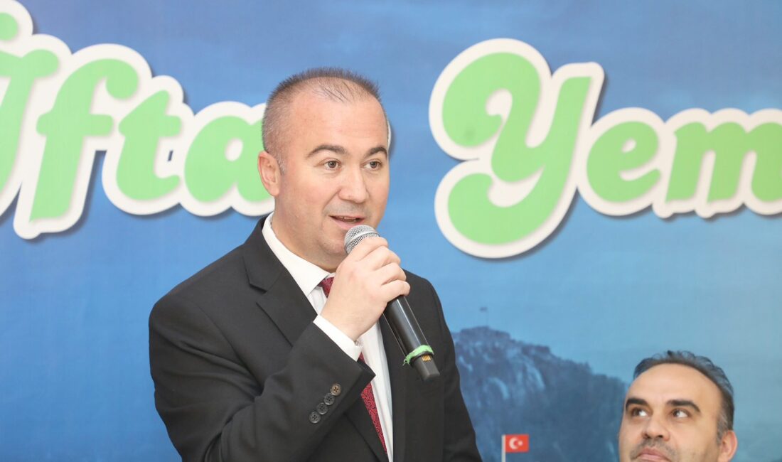 Afyonkarahisar’da Esnaf Odaları Birliği’ne bağlı odaların başkanları ve esnaflarla bir
