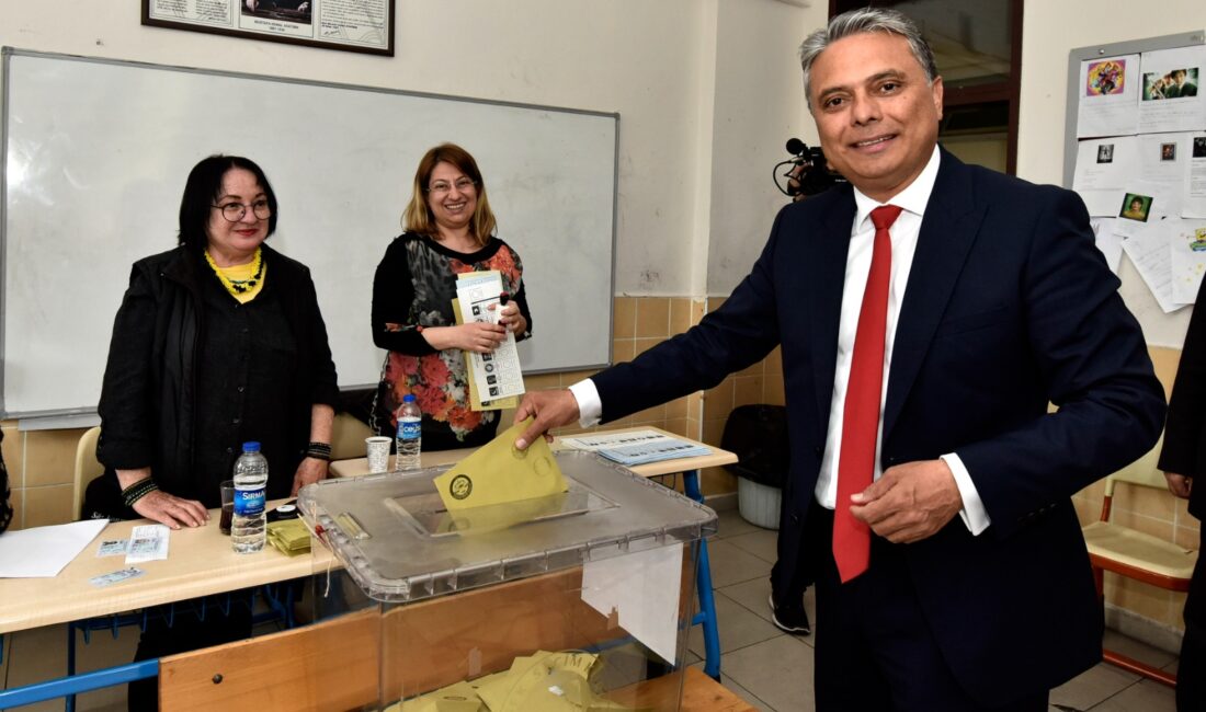 Antalya Muratpaşa Belediye Başkanı ve adayı Ümit Uysal, 31 Mart