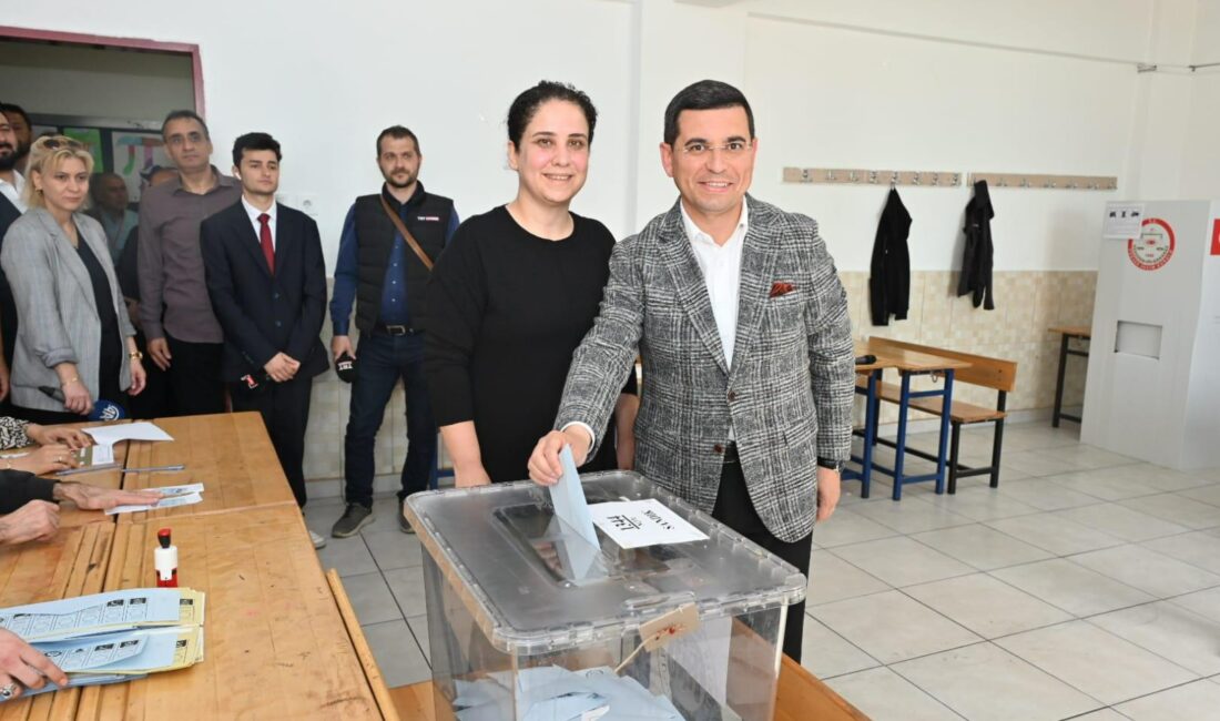 Cumhur İttifakı’nın Antalya Büyükşehir Belediye Başkan adayı Hakan Tütüncü, 31