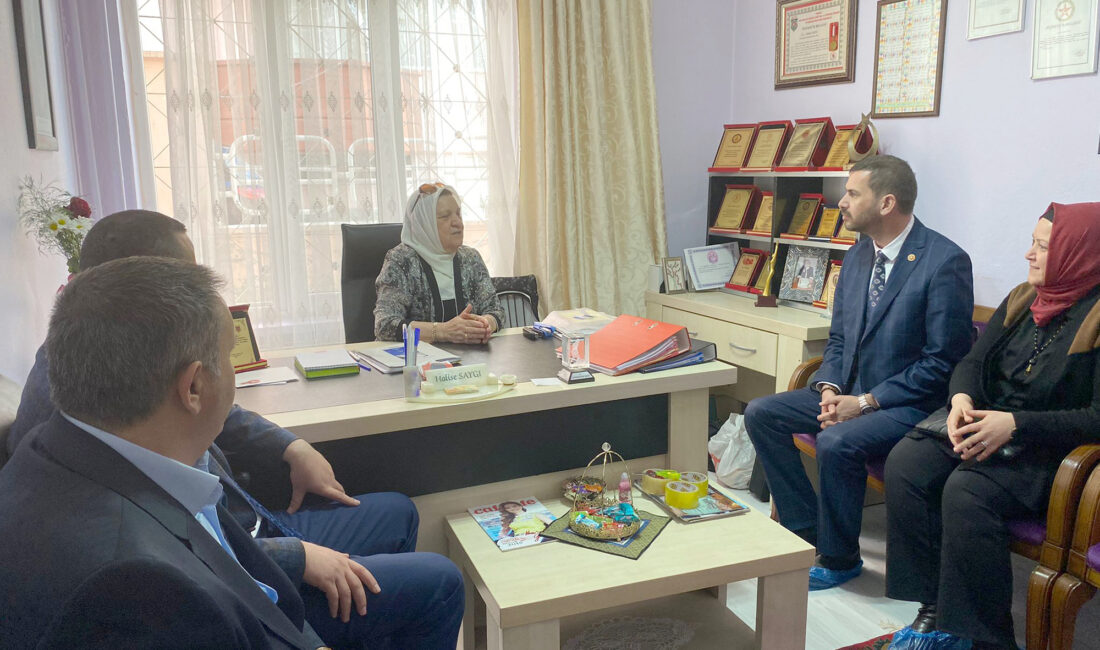 İYİ Parti Afyonkarahisar Belediye Başkan Adayı Alper Yağcı ve parti