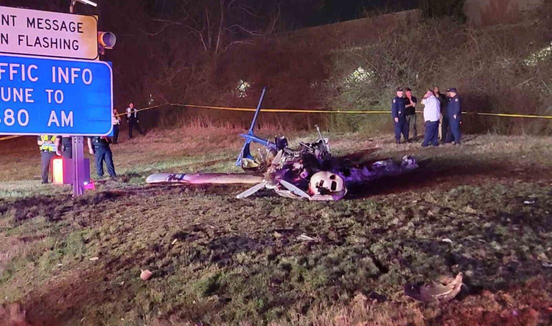 ABD’nin Tennessee eyaletinde tek motorlu küçük bir uçak, otoyol kenarına