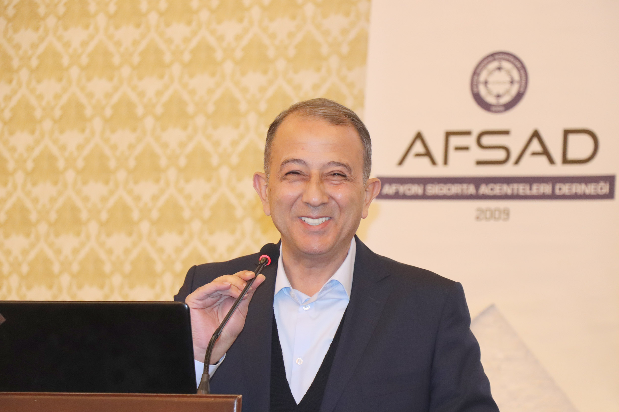 Afyonkarahisar Sigorta Acenteleri Derneği’nin 6’ncı Genel Kurulu’nda mevcut Başkanı Bekir