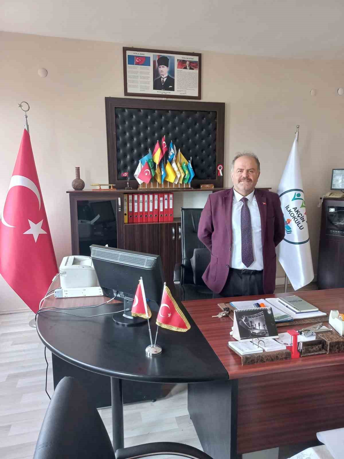 Afyonkarahisar Akçin İlkokulu Müdürü Yakup Kadri Işıkcı, geçirdiği rahatsızlık sonrası