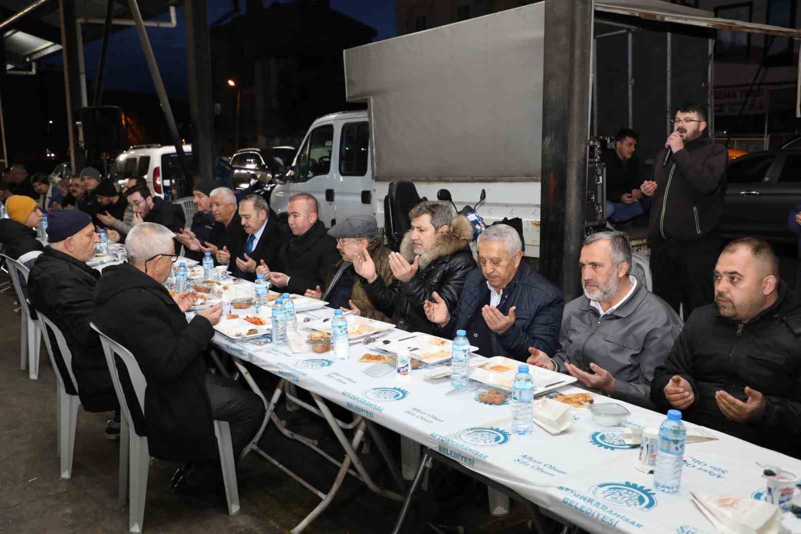 Afyonkarahisar Belediye Başkanı Mehmet Zeybek, Afyonkarahisar Belediyesi tarafından geleneksel olarak