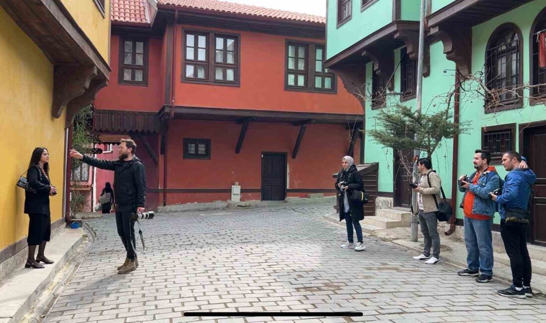 Afyonkarahisar Halk Eğitim Merkezi Müdürlüğü koordinesinde yürütülen temel fotoğrafçılık kursu