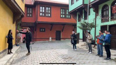 Afyonkarahisar Halk Eğitim Merkezi Müdürlüğü koordinesinde yürütülen temel fotoğrafçılık kursu