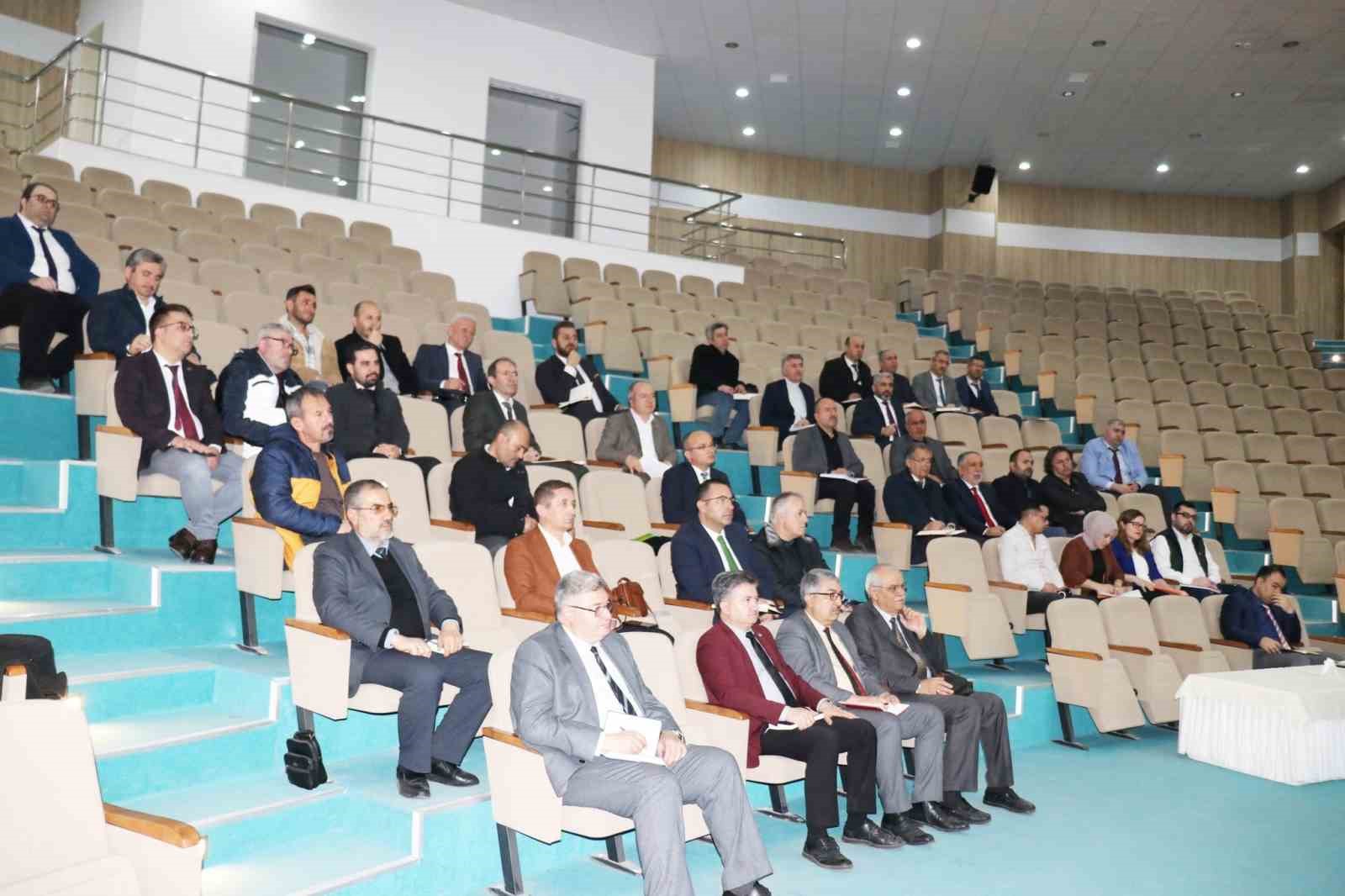 Afyonkarahisar’da gerçekleştirilen toplantıda 2023-2024 eğitim öğretim yılında akademik başarıyı korumaya