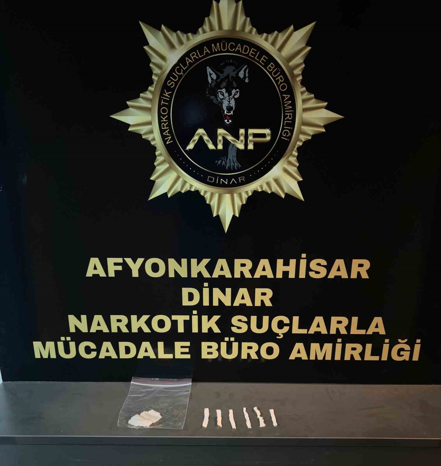 Afyonkarahisar’da uygulama noktasında otobüs içerisinde yapılan kontrolde bir şahsın üst