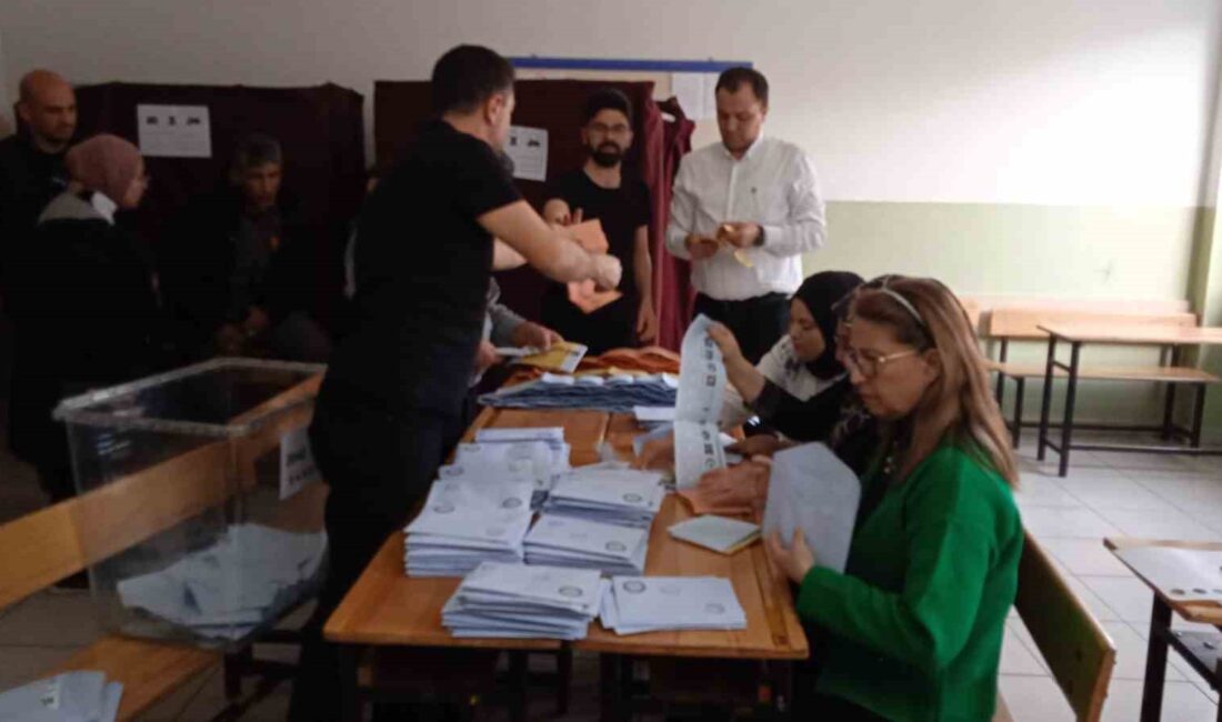 AFYONKARAHİSAR’DA SANDIKLAR KAPANDI