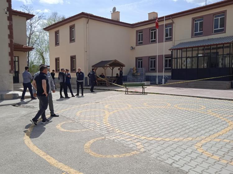 Afyonkarahisar’da gerçekleştirilen mahalli idari seçimlerinde iki grup arasında çıkan tartışma