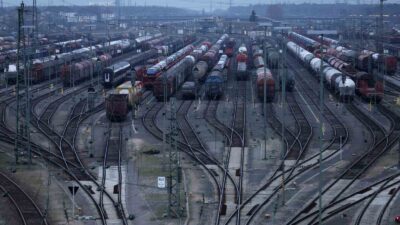 Almanya’da demiryolu ve havayolu çalışanları greve başladı. Havayolu yer hizmetleri