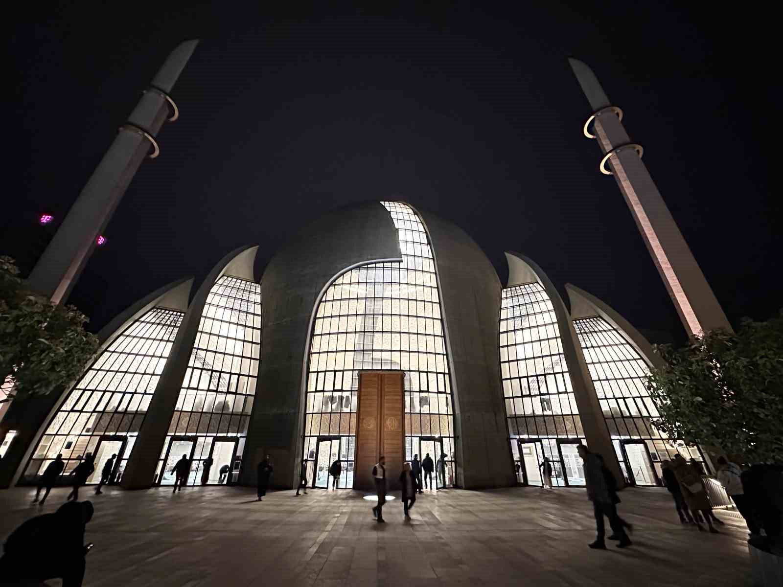 Almanya’da Müslümanların yoğun olarak yaşadığı Köln kentinde, Ramazan ayının ilk