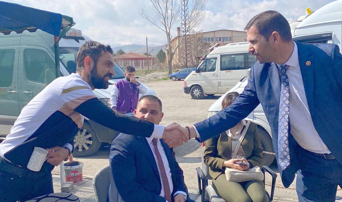 Özdilek Minibüs Durağı’nı ziyaret eden İYİ Parti Afyonkarahisar Belediye Başkan
