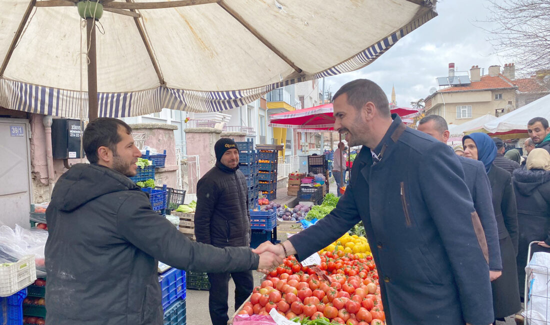 Mecidiye Mahallesi’nde esnafları ziyaret eden İYİ Parti Afyonkarahisar Belediye Başkan