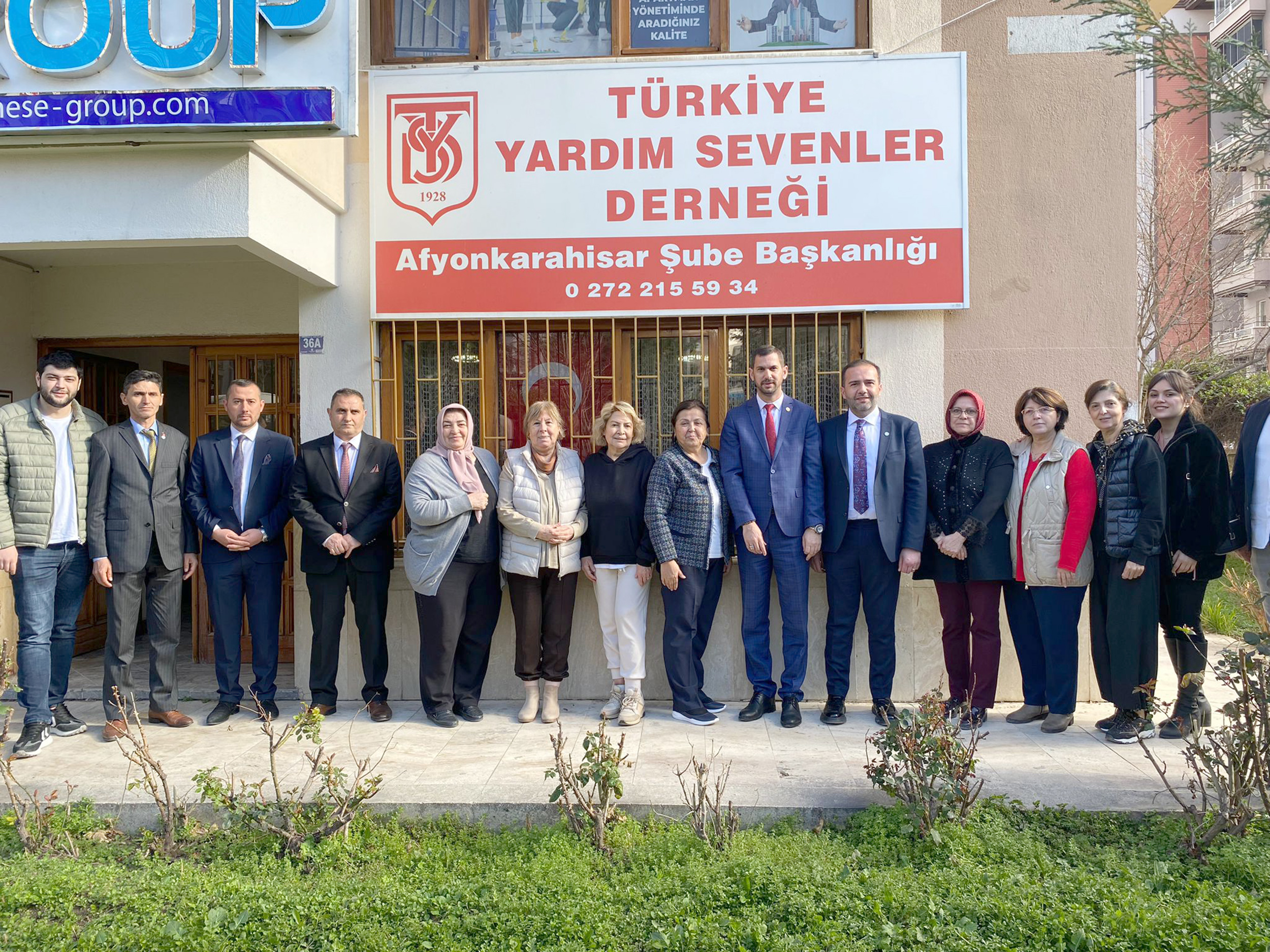 İYİ Parti Afyonkarahisar Belediye Başkan adayı Alper Yağcı, Türkiye Yardım