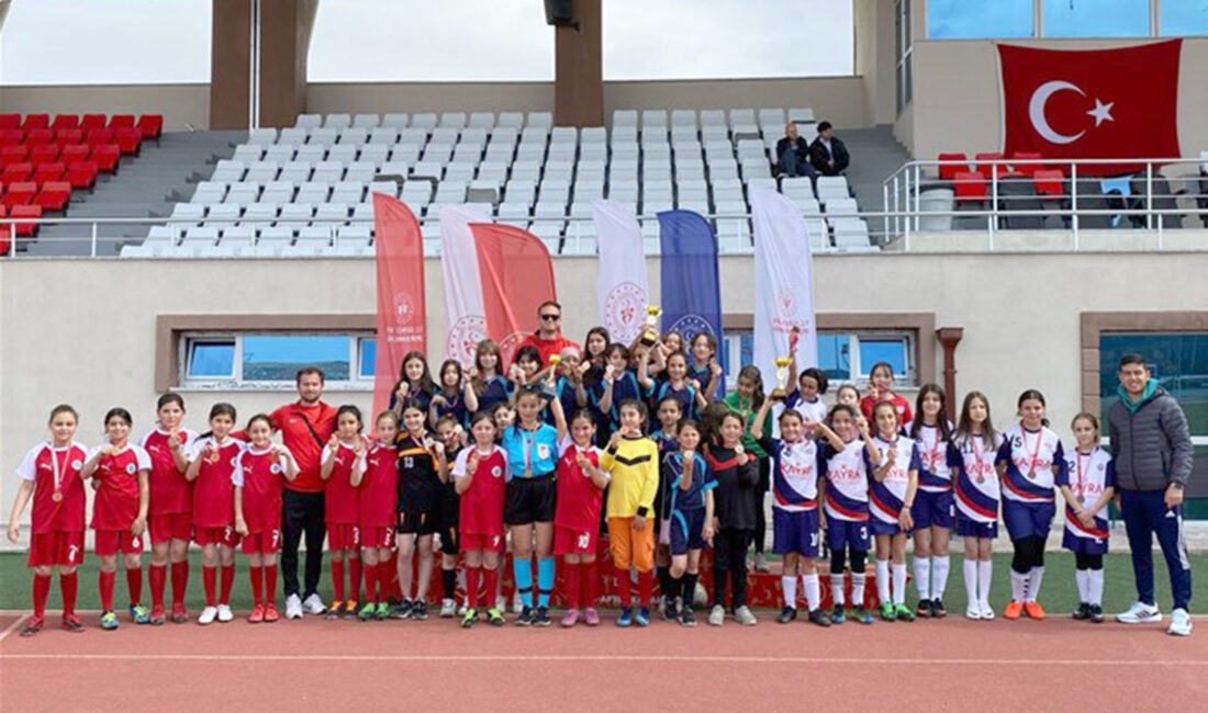 Okul Sporları faaliyet programında yer alan Gençler Atletizm müsabakaları Kocatepe