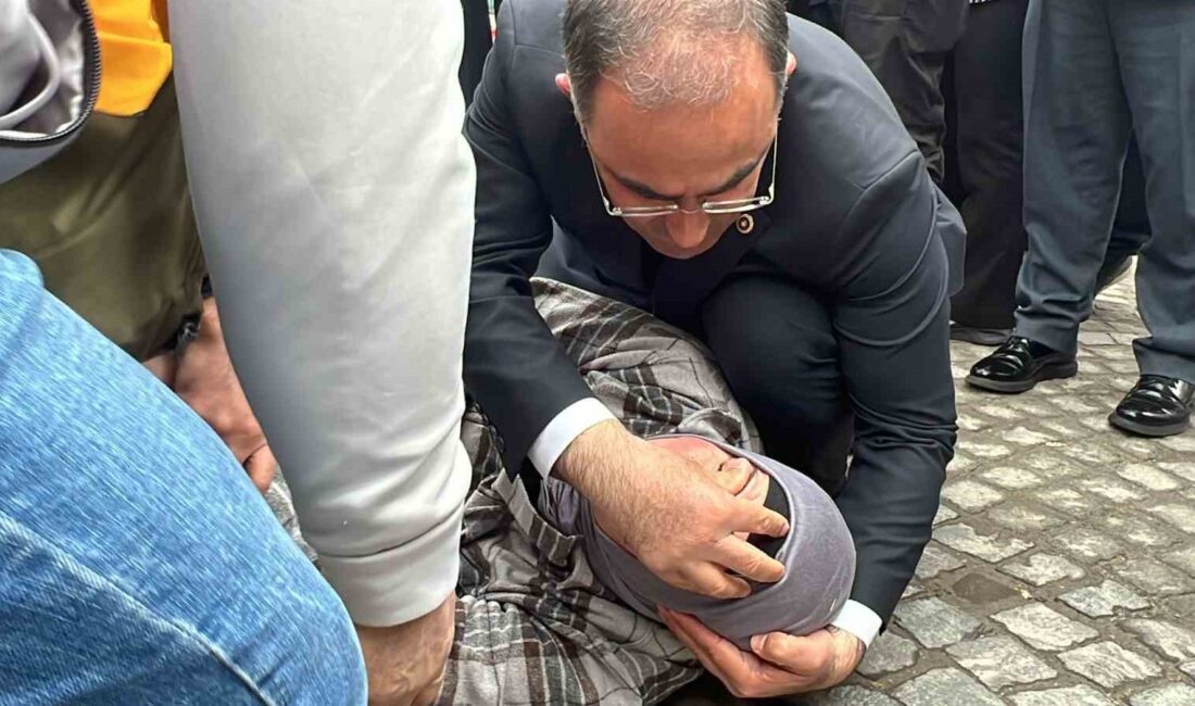 Afyonkarahisar’da, Tarım ve Orman Bakanı İbrahim Yumaklı ile görüşürken bir