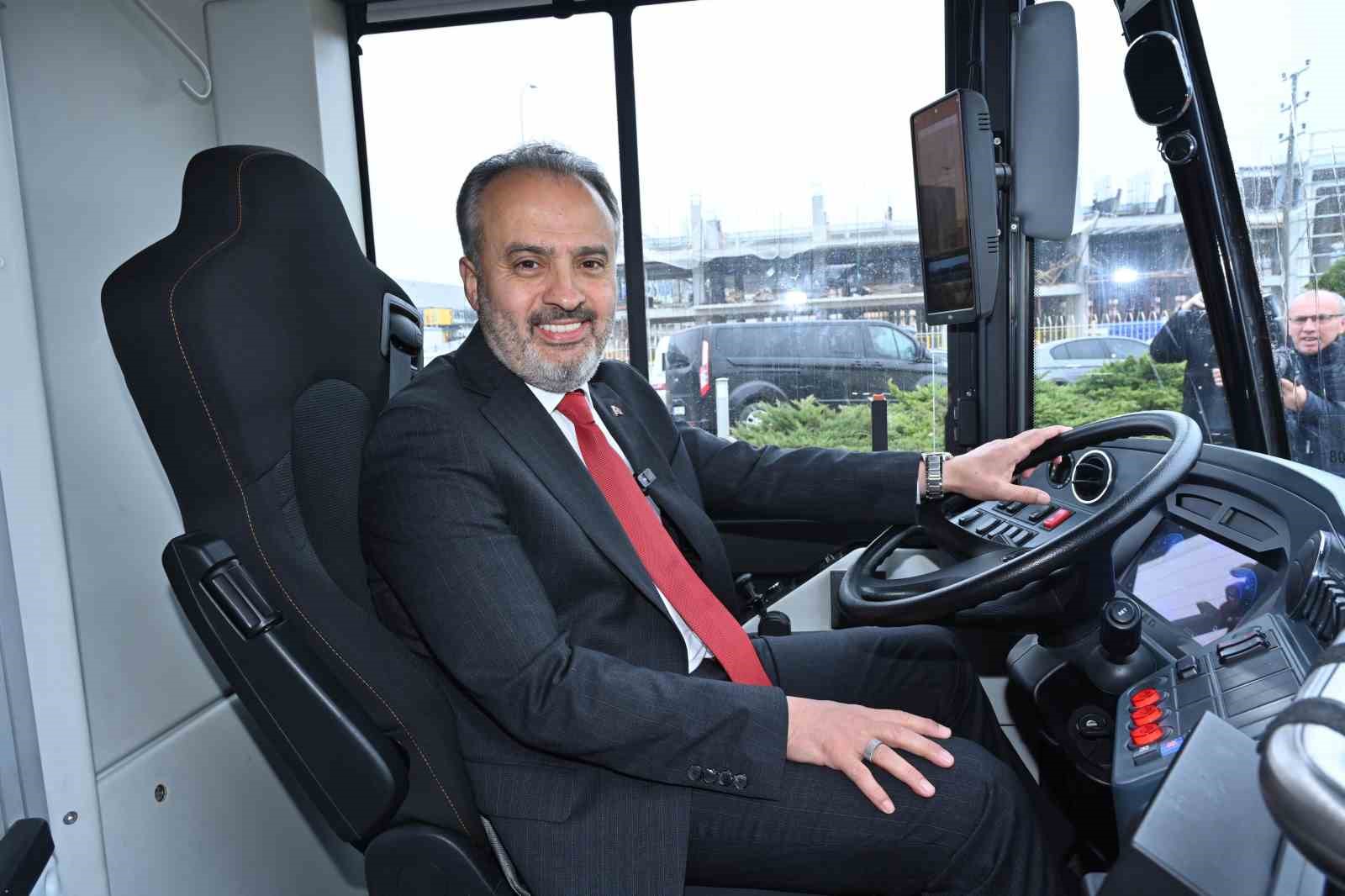 Bursa Büyükşehir Belediye Başkanı Alinur Aktaş, ulaşan şehir için çalışmalarını