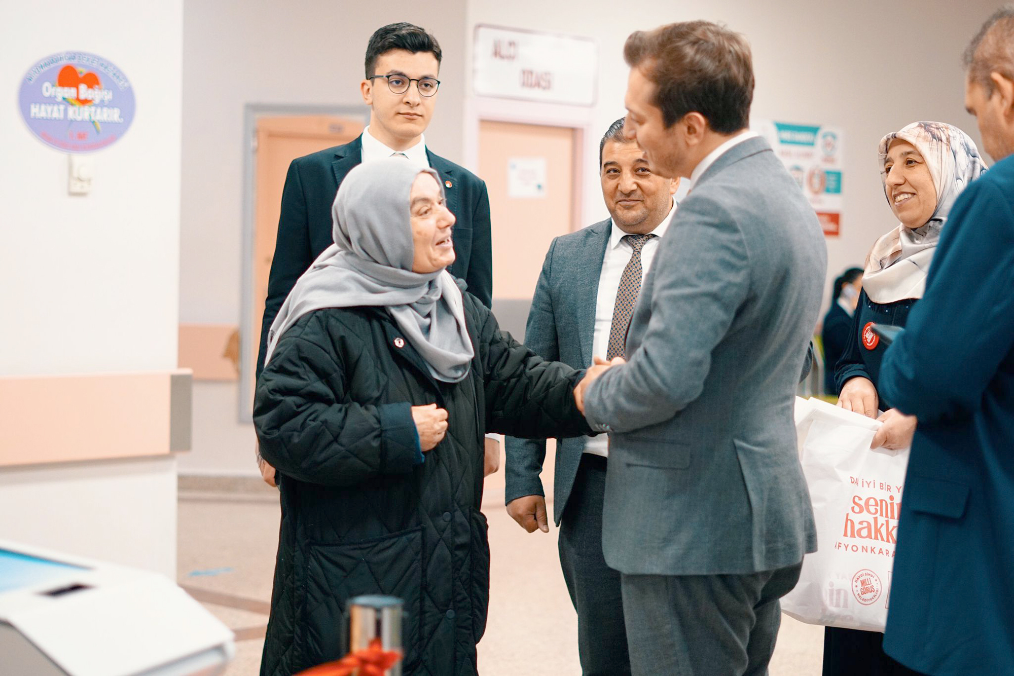 Saadet Partisi Afyonkarahisar Belediye Başkan Adayı Beytullah Karataş, vatandaşlarla buluşmaya