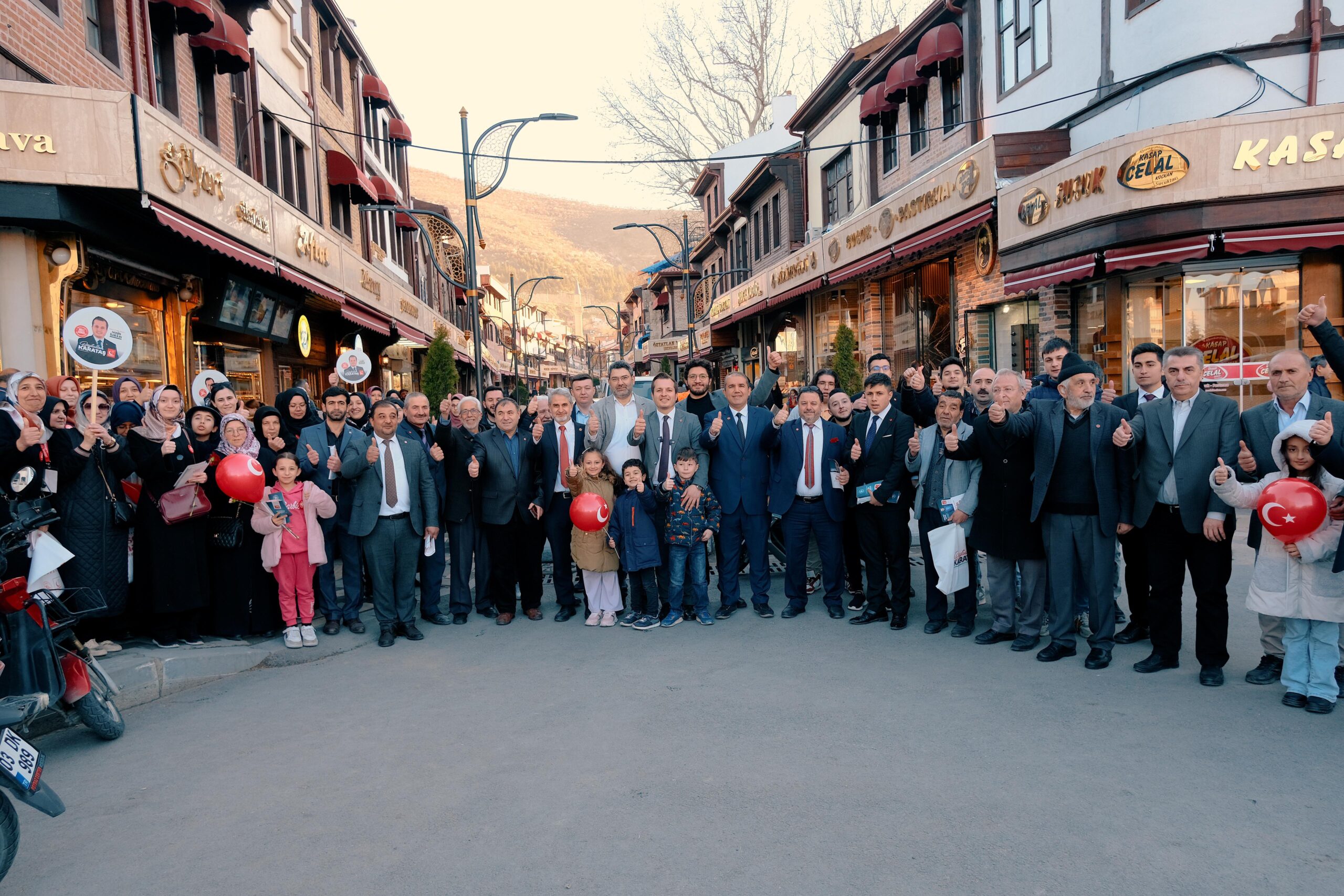 Saadet Partisi Afyonkarahisar Belediye Başkan Adayı Beytullah Karataş, Uzun Çarşı’da