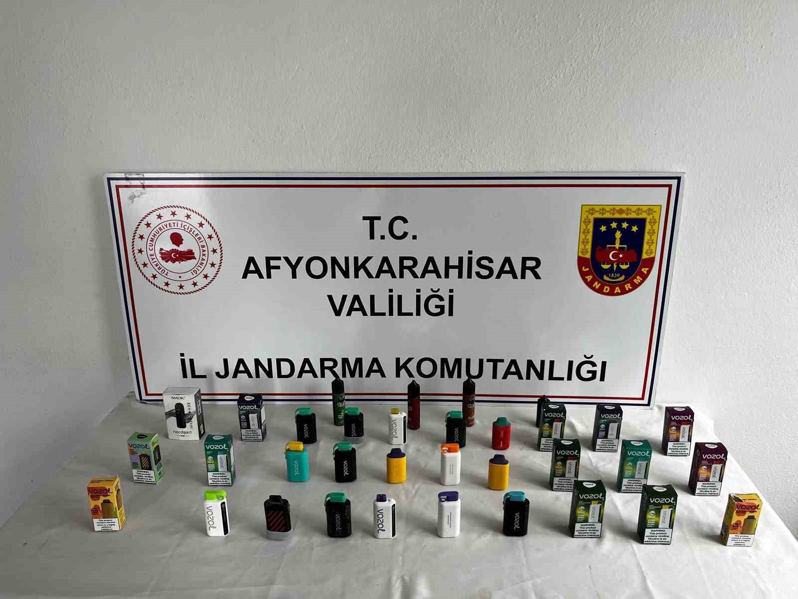 Afyonkarahisar’ın Bolvadin ilçesinde düzenlenen operasyonda çok sayıda elektronik sigara ve