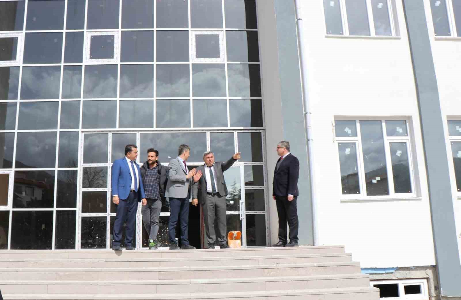 Afyonkarahisar İl Milli Eğitim Müdürü Miraç Sünnetci, Çay’da inşaatı devam