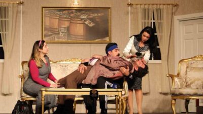 Afyonkarahisar Belediye Şehir Tiyatrosu yeni sezona yine bomba gibi girdi.