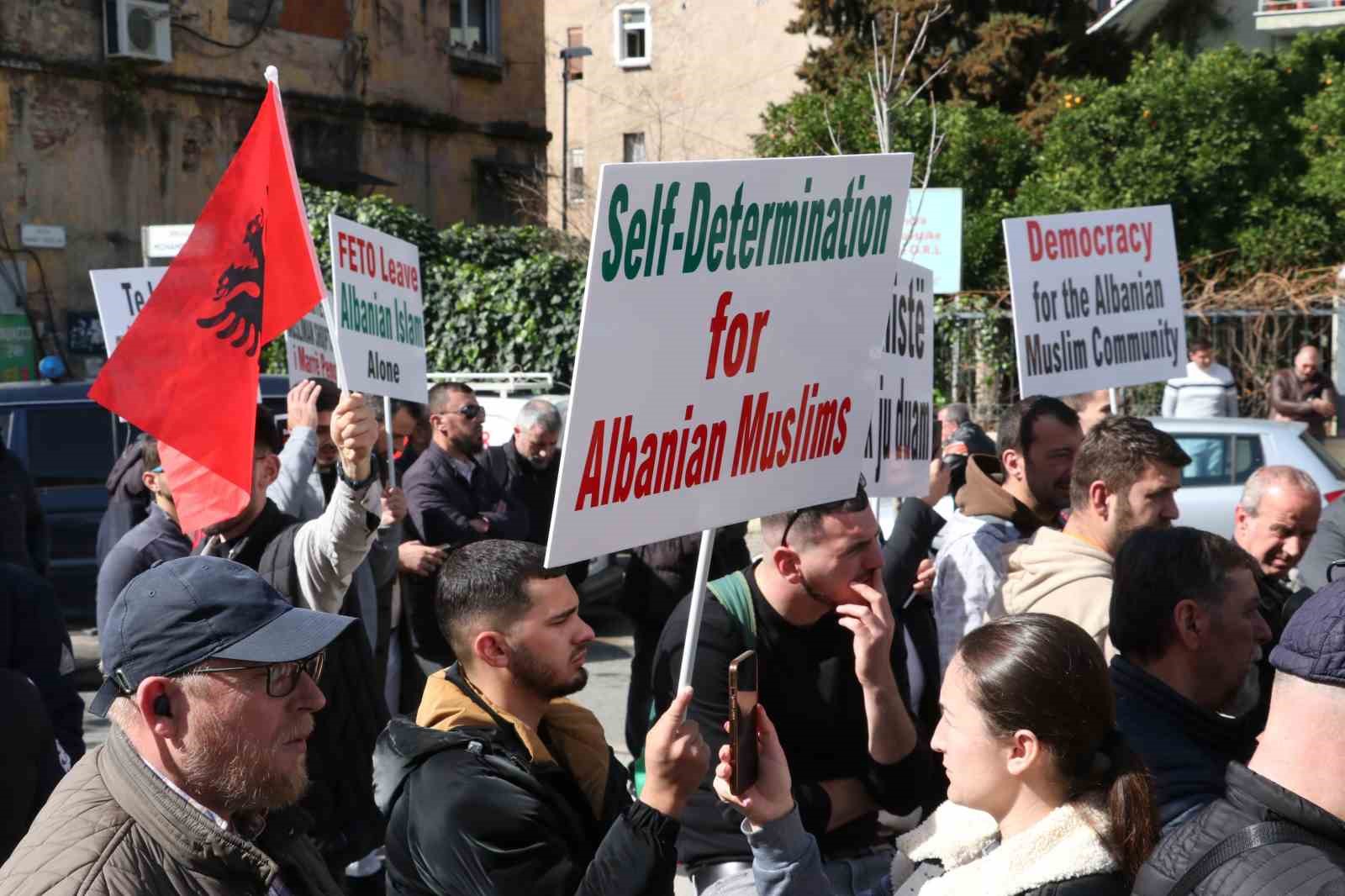 Terör örgütü FETÖ tarafından yönetilen Arnavutluk İslam Birliği’nin (AİB) başkanlık