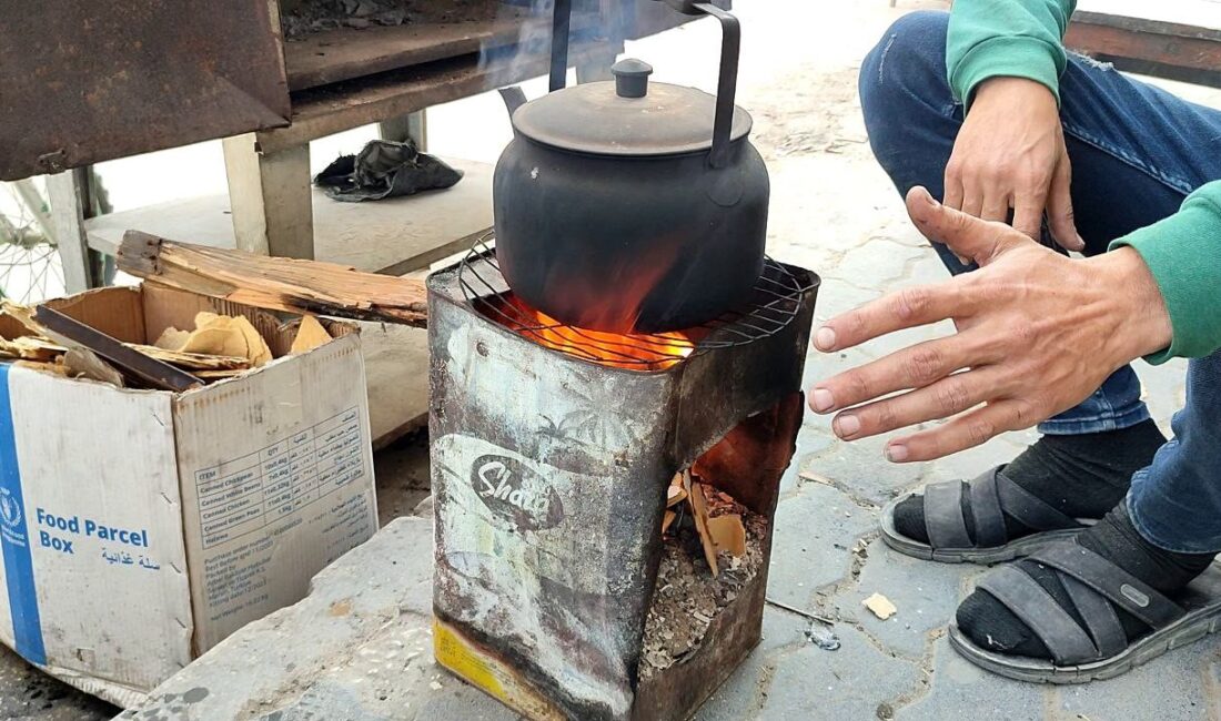 Gazze Şeridi’nde abluka altında hayata tutunmaya çalışan Filistinliler, dikiş makinesi