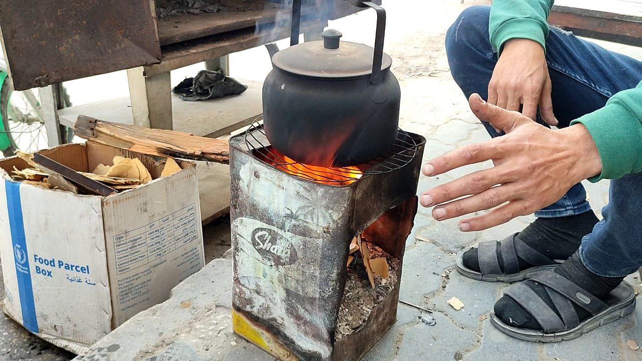 Gazze Şeridi’nde abluka altında hayata tutunmaya çalışan Filistinliler, dikiş makinesi