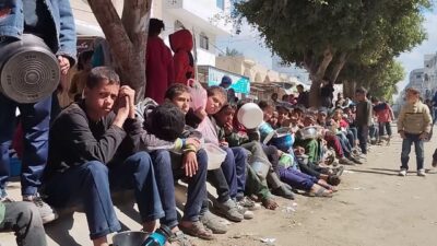 İsrail’in saldırılarını sürdürdüğü Gazze’de yetersiz beslenme ve susuzluk nedeniyle can